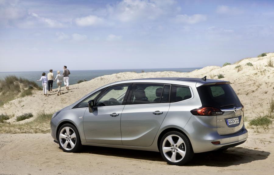  Opel Zafira Tourer 1.6 CDTi Ecotec 2013 года  (фото 37 из 46)